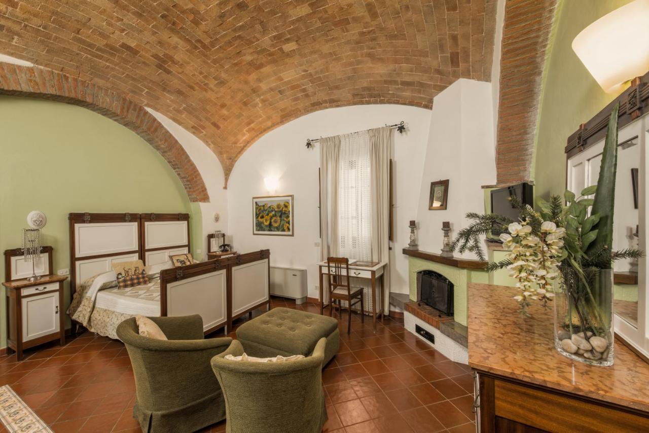 Отель Borgo Tre Rose Valiano Экстерьер фото