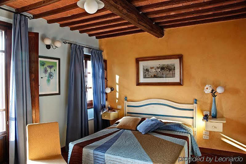 Отель Borgo Tre Rose Valiano Экстерьер фото
